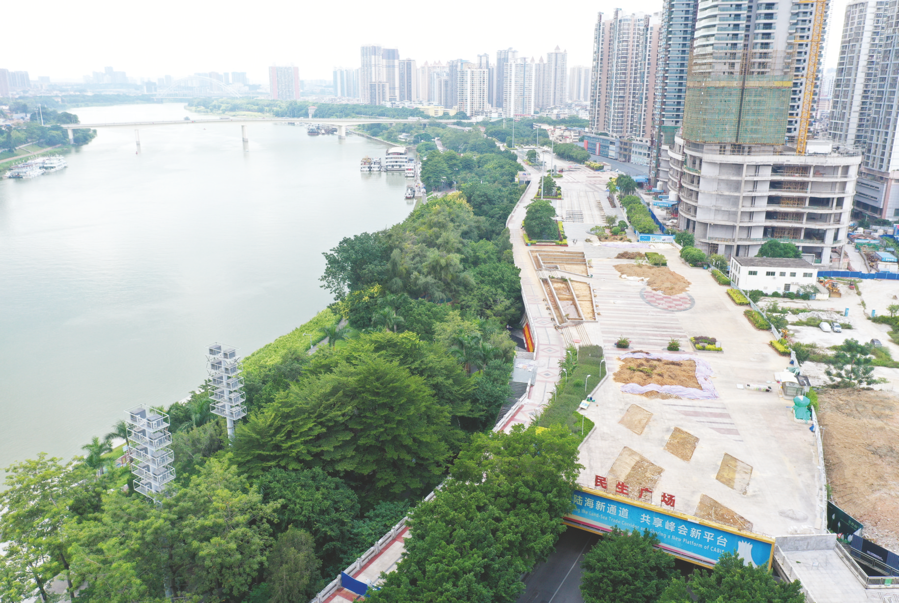 &nbsp;&nbsp;&nbsp;&nbsp;民生广场项目已开始施工 本报记者宋延康 摄