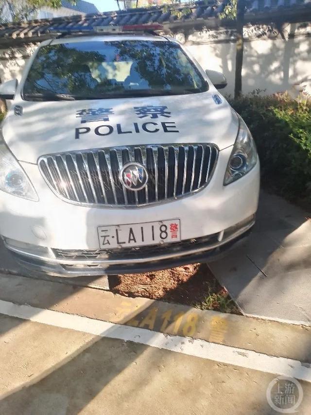 肇事的警车 图片来源/当事人微博