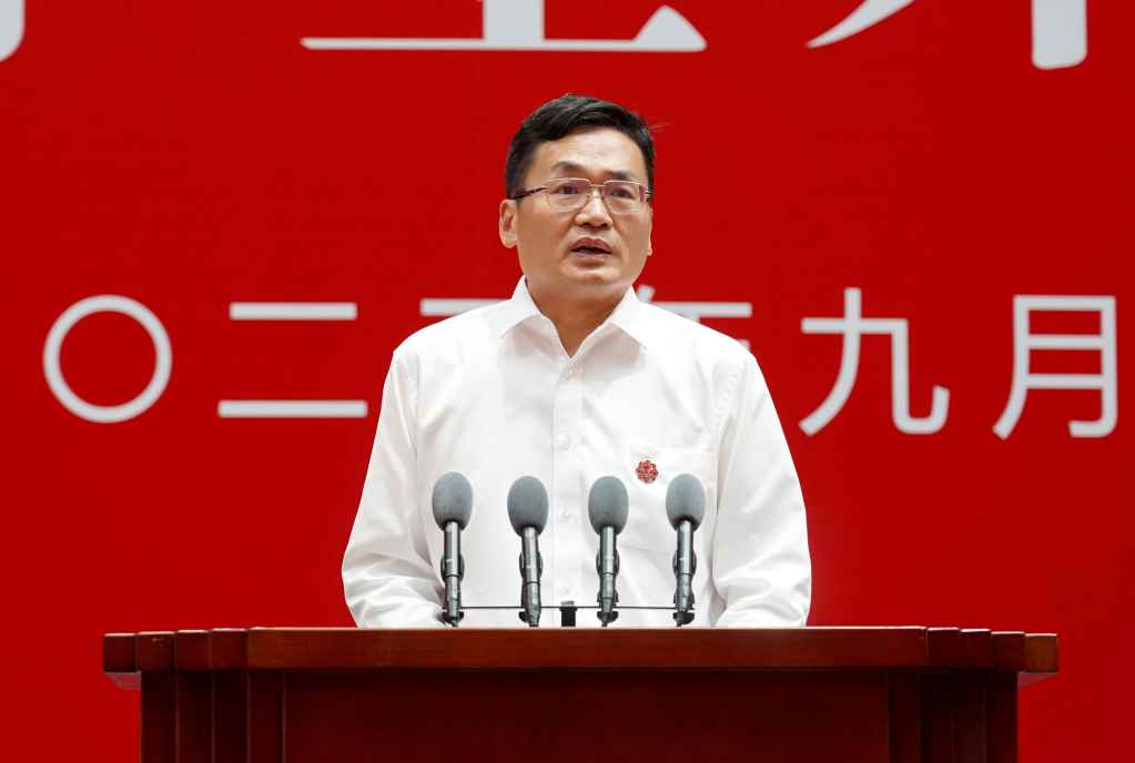 校长张新亮讲话