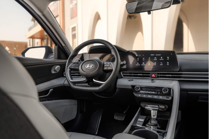 全新伊兰特内饰. 北京现代供图 华龙网发