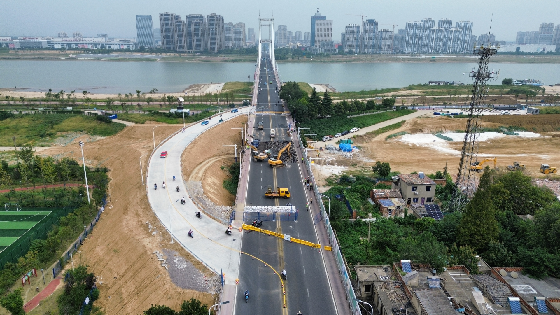 解放路淮河大桥实施交通管制