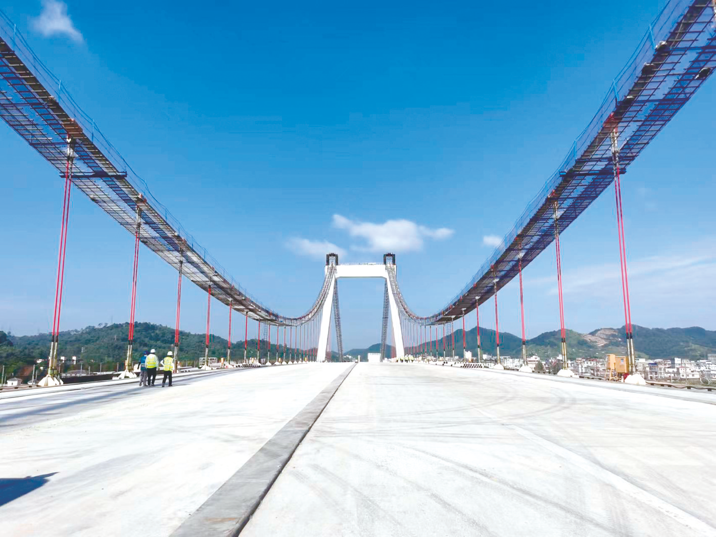 &nbsp;&nbsp;&nbsp;&nbsp;▲在建的横州大桥