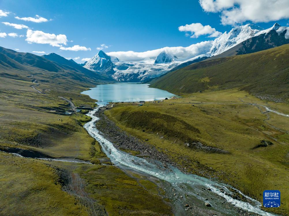远眺萨普雪山(9月7日摄,无人机照片).新华社发(旦增努布摄)