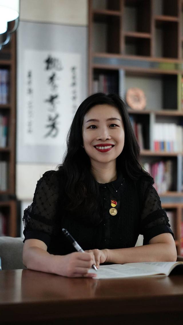 全國“最美教師”夏雪：連續9年遠程教學，輻射省內外4萬多學子 - 新浪香港