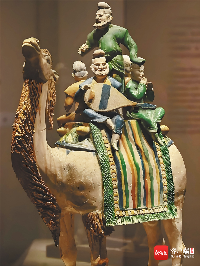 三彩载乐骆驼俑手抄报图片