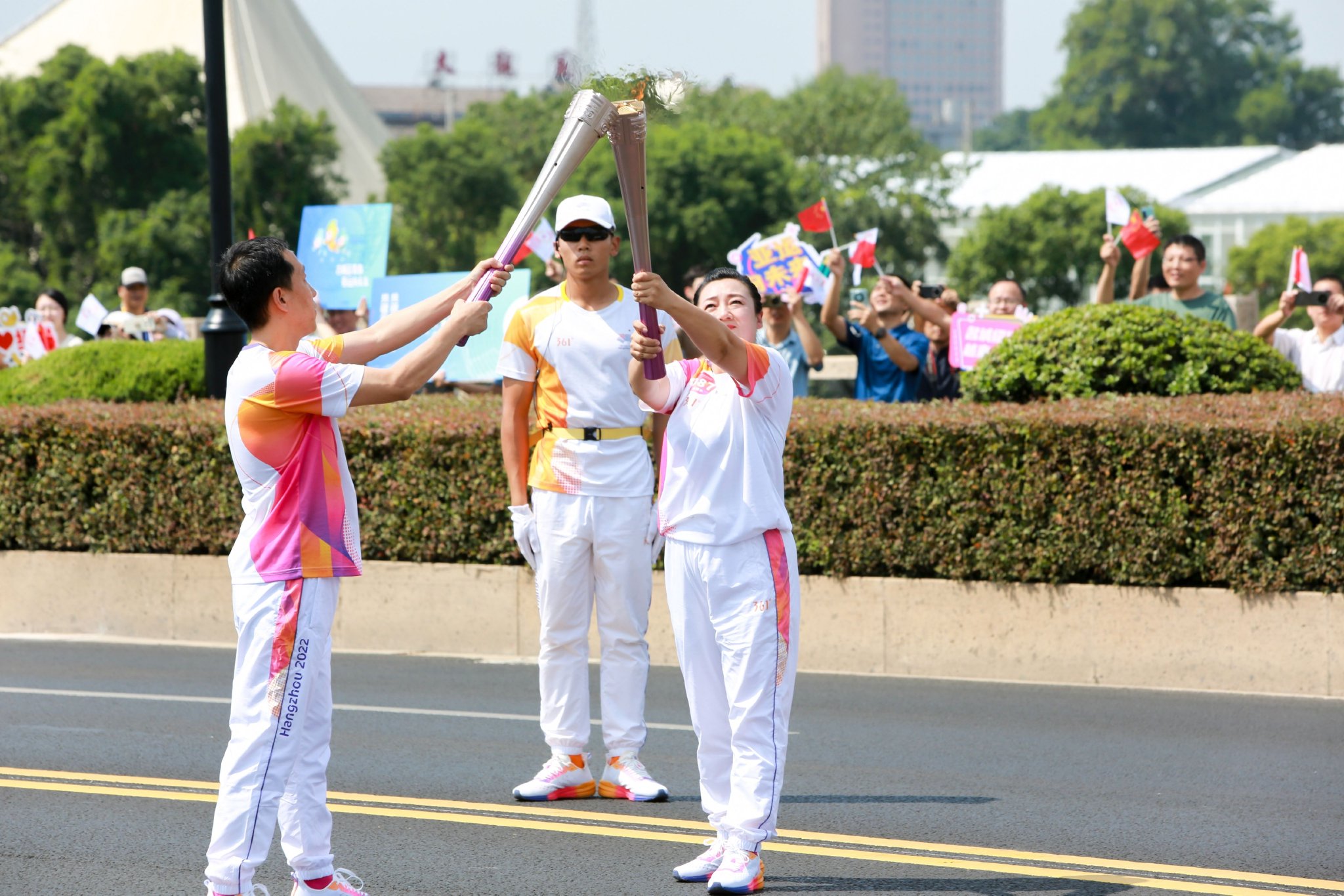 据了解,杭州亚运会全程共有2022名火炬手参与传递,火炬传递从杭州涌金