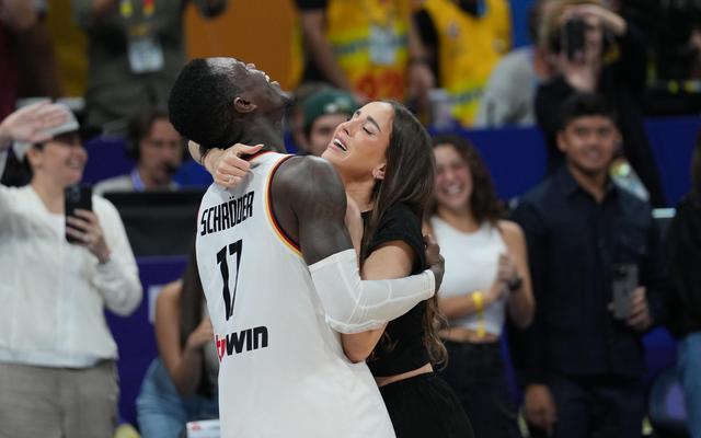 接过诺维茨基大旗,曾拒绝为国出战的他站上世界之巅|德克·诺维茨基