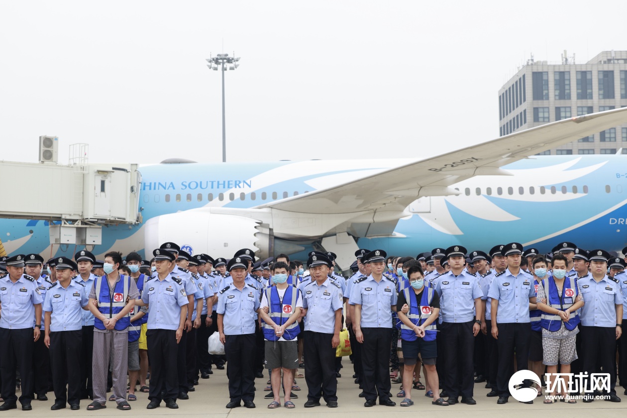 179名从事虚假投资理财类电信网络诈骗犯罪嫌疑人从老挝被押解回国