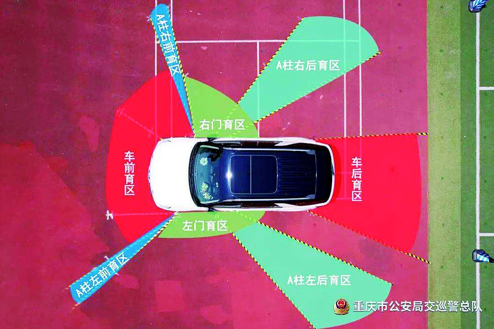 震惊  一辆suv 盲区里藏 56名小学生