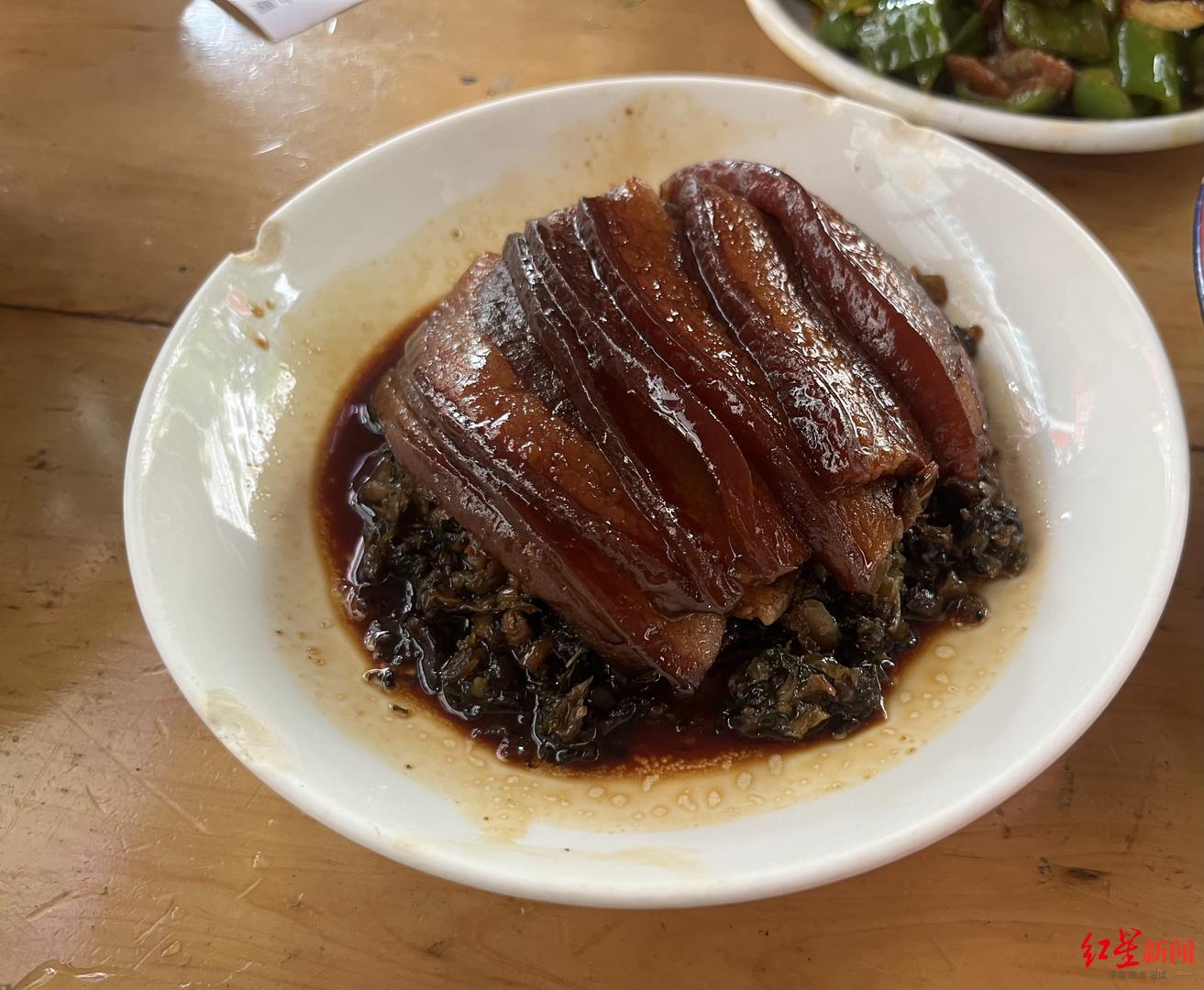 这碗咸烧白是手工制作的吗?