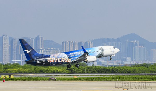 主题彩绘航班从厦门高崎机场起飞(厦航供图)