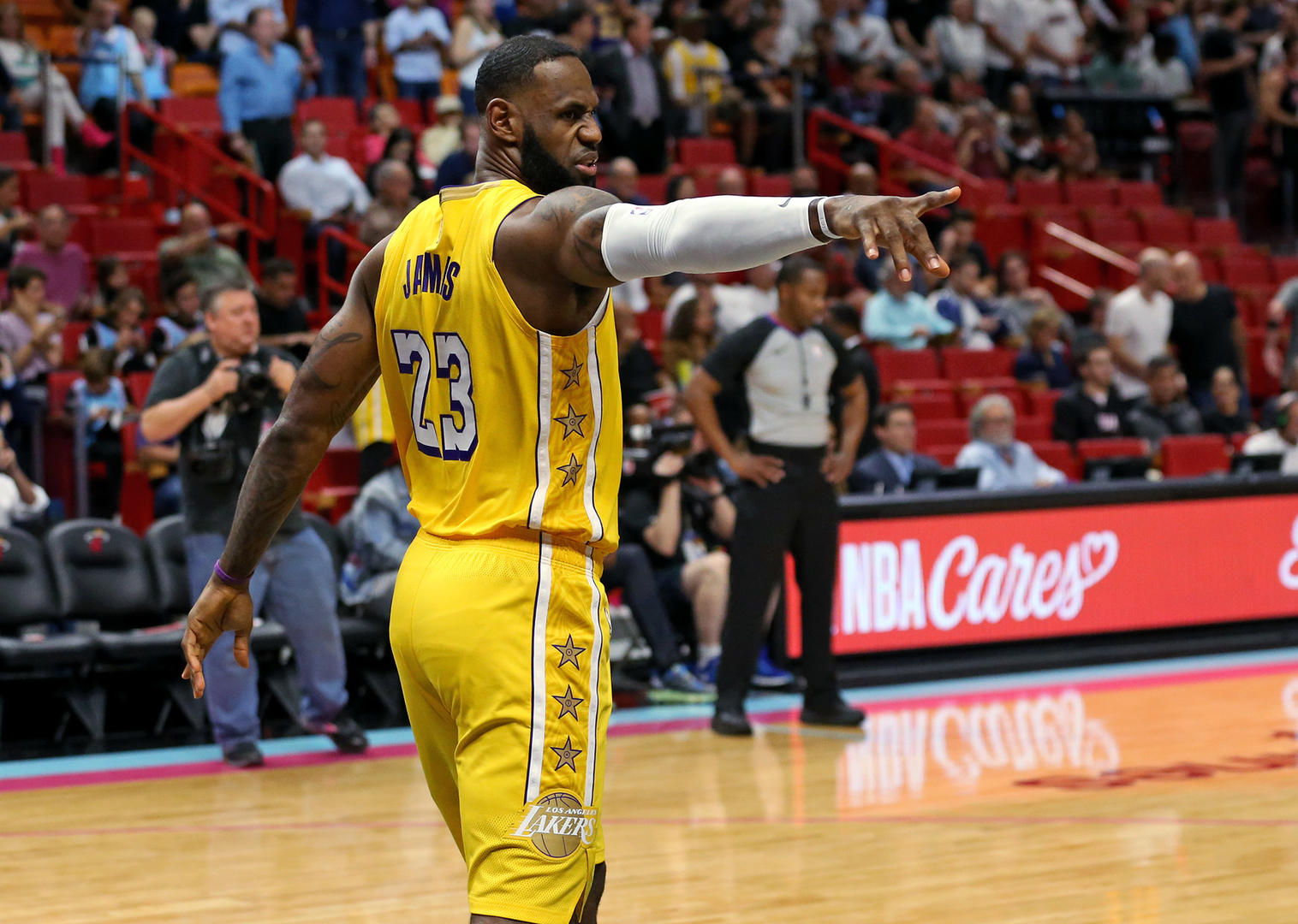 詹姆斯领衔杜兰特库里将在巴黎奥运会再现梦之队