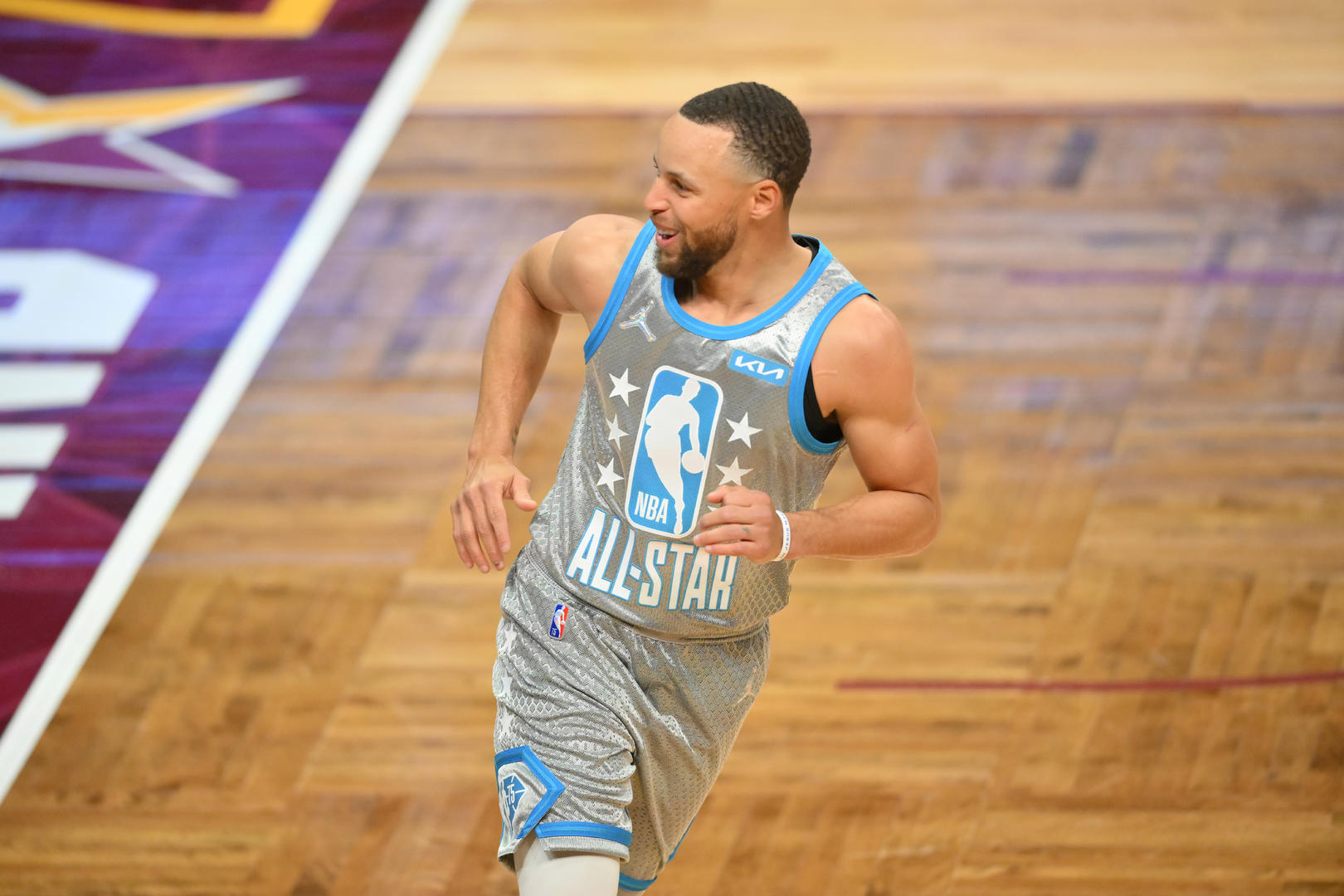 詹姆斯领衔杜兰特库里将在巴黎奥运会再现梦之队