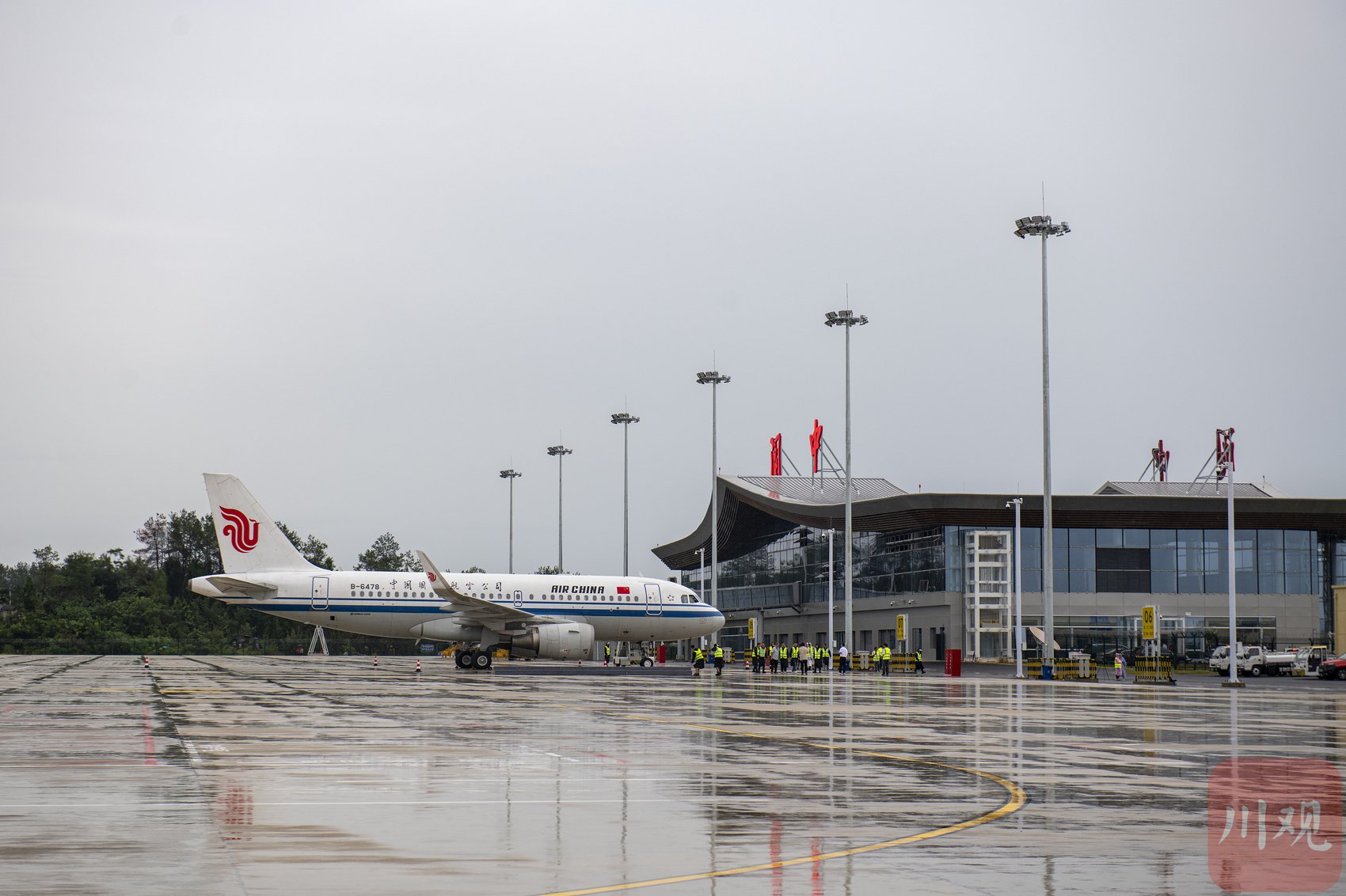 9月12日,四川省阆中市,来自中国国际航空公司的空客a319飞机完成对