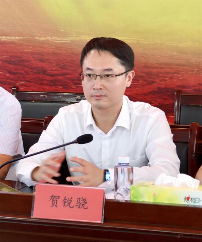 会议上,上海证券交易所挂职干部,安庆市政府副秘书长,宿松县副县长