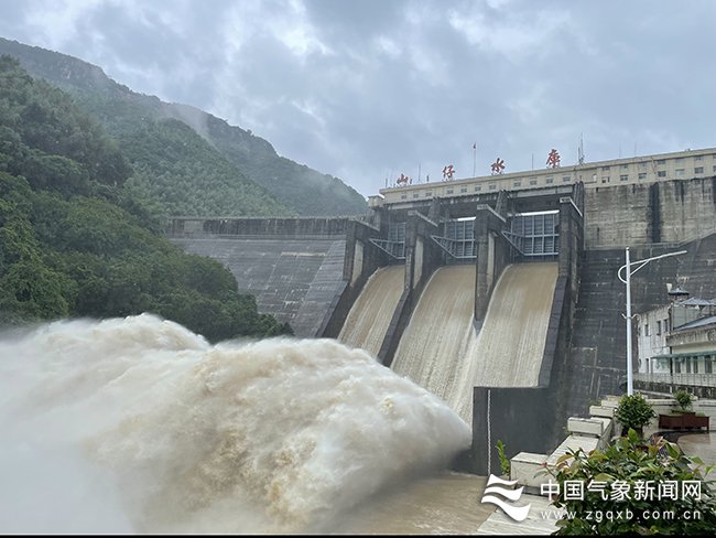 9月6日15时,福州市连江山仔水库综合考虑上游的强降雨和当地大暴雨