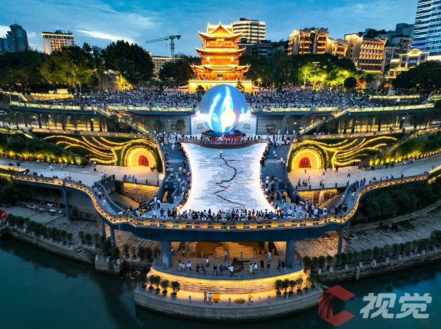 09 | 宜宾合江门前的夹镜楼叶昌荣摄10 | 洪雅县县城里的亭台楼阁王