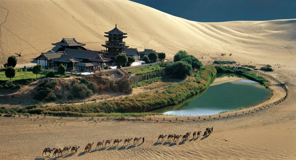 甘肃鸣沙山月牙泉景区.主办方供图