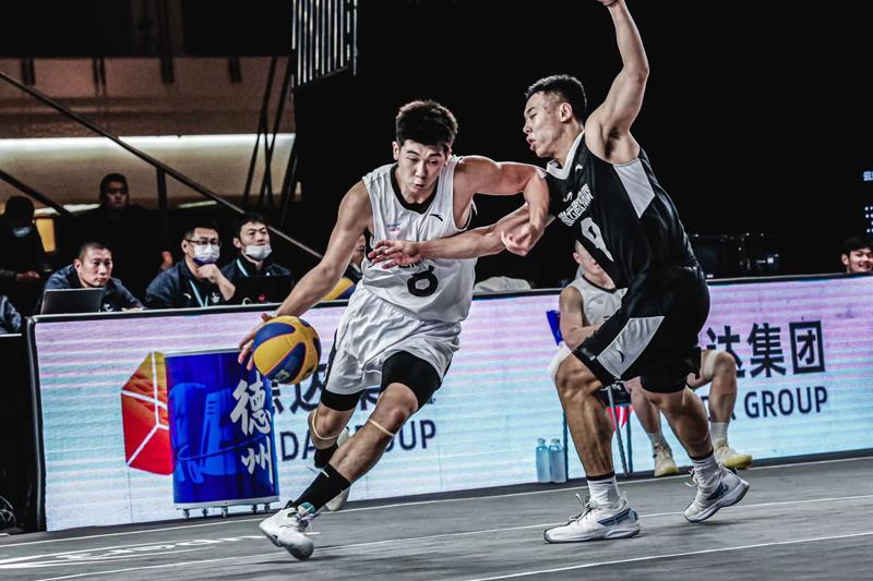 图说:野球帝球员周嘉豪在超三联赛