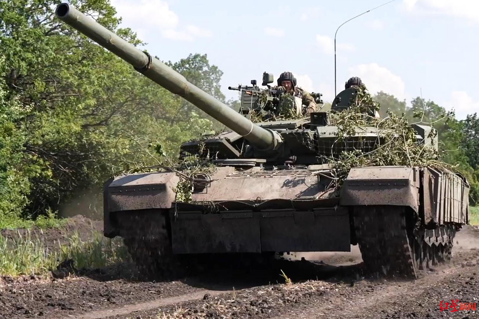 ▲俄罗斯T-80BVM坦克。据视觉中国