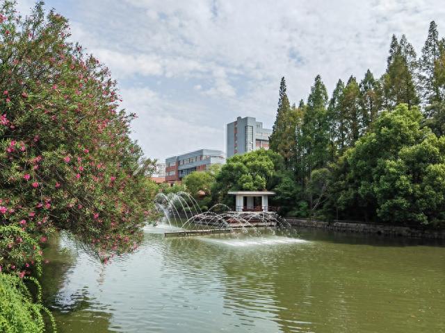 华东师大校园.徐瑞哲 摄