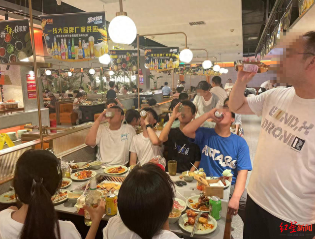 初中生参加班主任组织聚餐后回家路上摔倒致脾肾破裂,家长称其喝酒