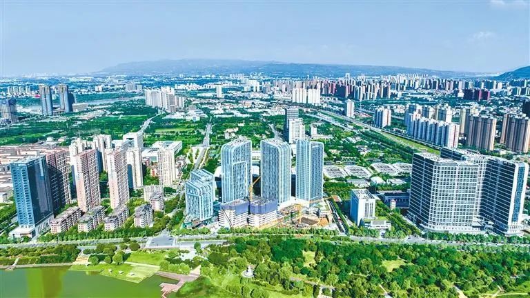 8月29日,航拍西安浐灞生态区金融商务产业园.记者 许奥博摄