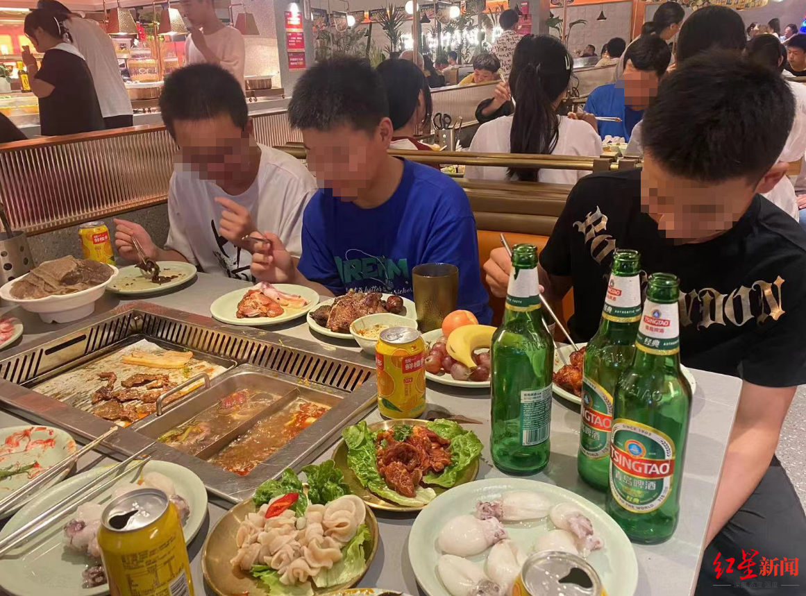 初中生参加班主任组织聚餐后回家路上摔倒致脾肾破裂家长称其喝酒