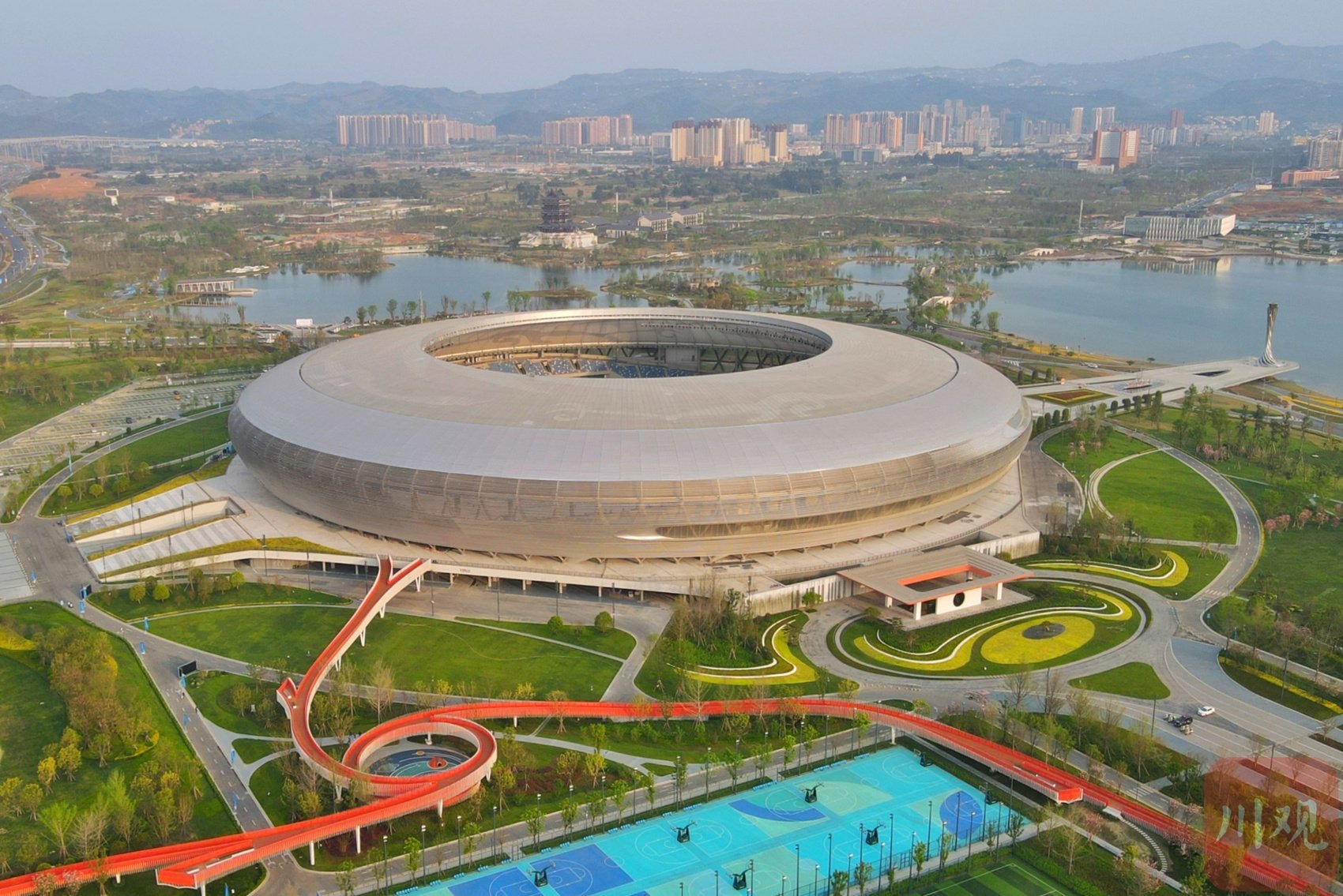 东安湖体育公园主体育场.徐浩煊 摄