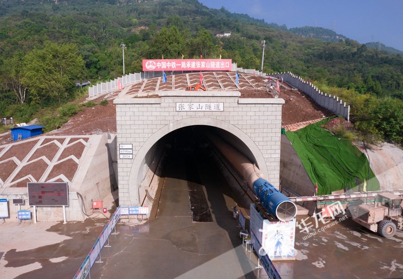 智能化设备助力建设 重黔铁路张家山隧道掘进过半|隧道_新浪财经_新浪