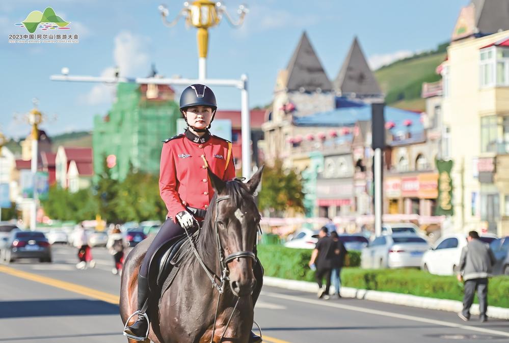 英姿飒爽的阿尔山女骑警. 主办方 供图