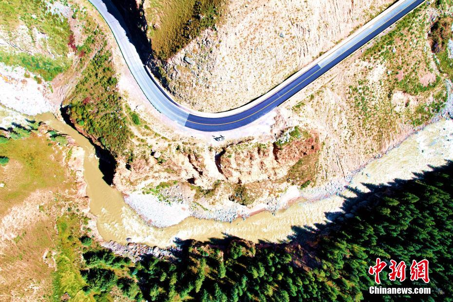 航拍青海祁连黑河大峡谷