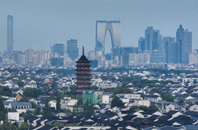 2023年4月10日拍摄的苏州城区（无人机照片）。新华社图