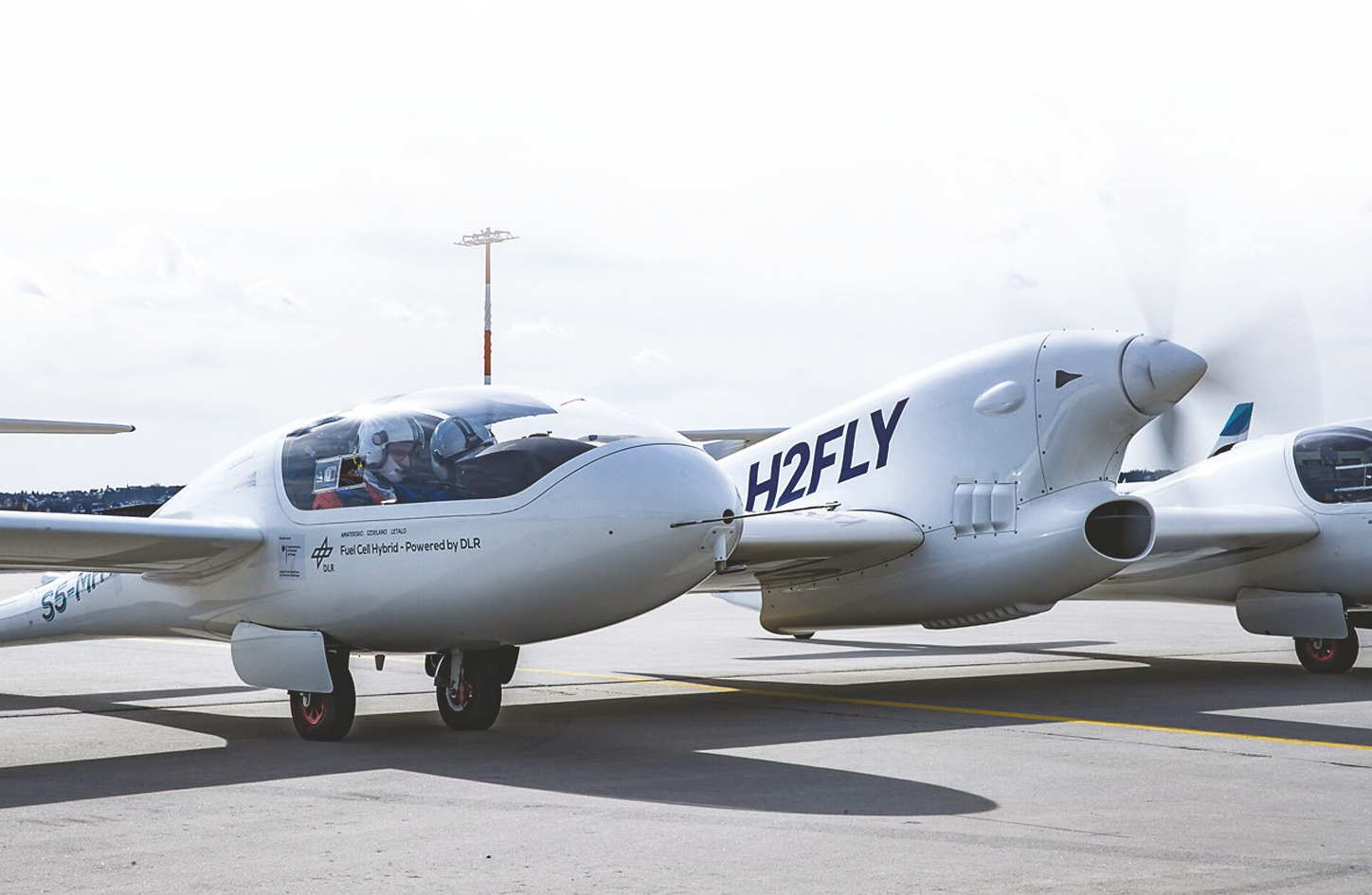 &nbsp;&nbsp;&nbsp;&nbsp;完成载人飞行的h2fly-hy4电动飞机