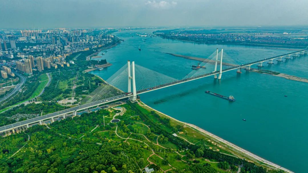 荆州长江大桥.(刘曙松摄)