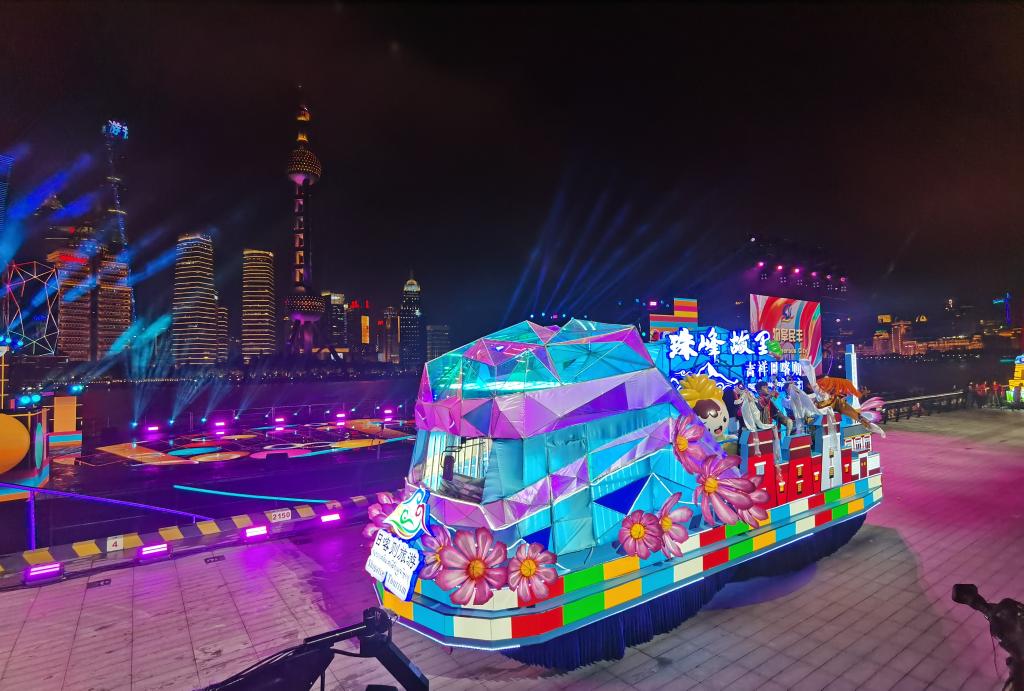 2021年上海旅游节期间推出的"建筑可阅读"主题巴士深受市民游客喜爱.