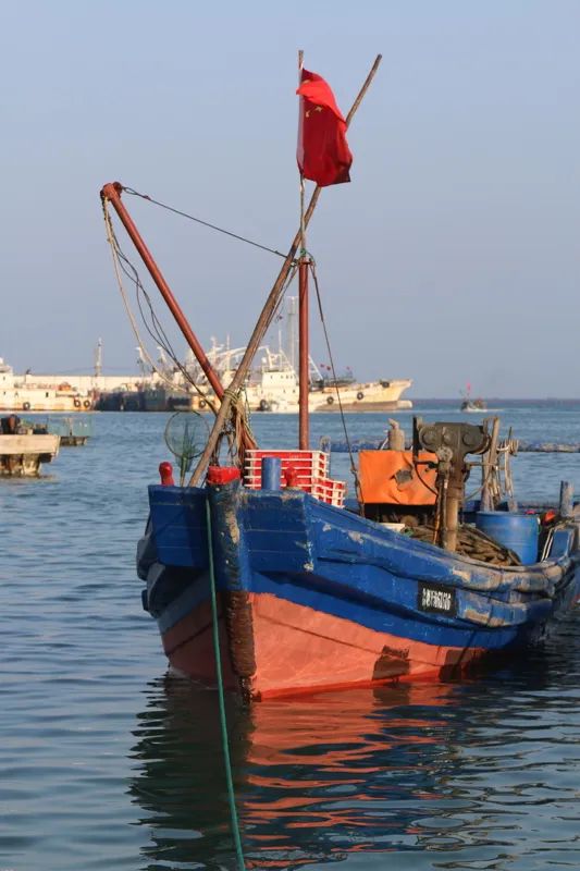 张鹏家剩下的渔船之一.冯蕊 摄