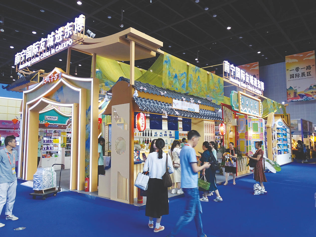 &nbsp;&nbsp;&nbsp;&nbsp;"广西国际友城进东博"特装展区设计巧妙