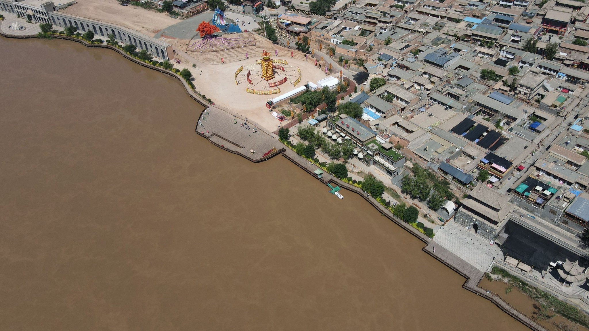 这是位于甘肃省兰州市西固区黄河北岸的河口古镇. 新华社记者 陈斌 摄