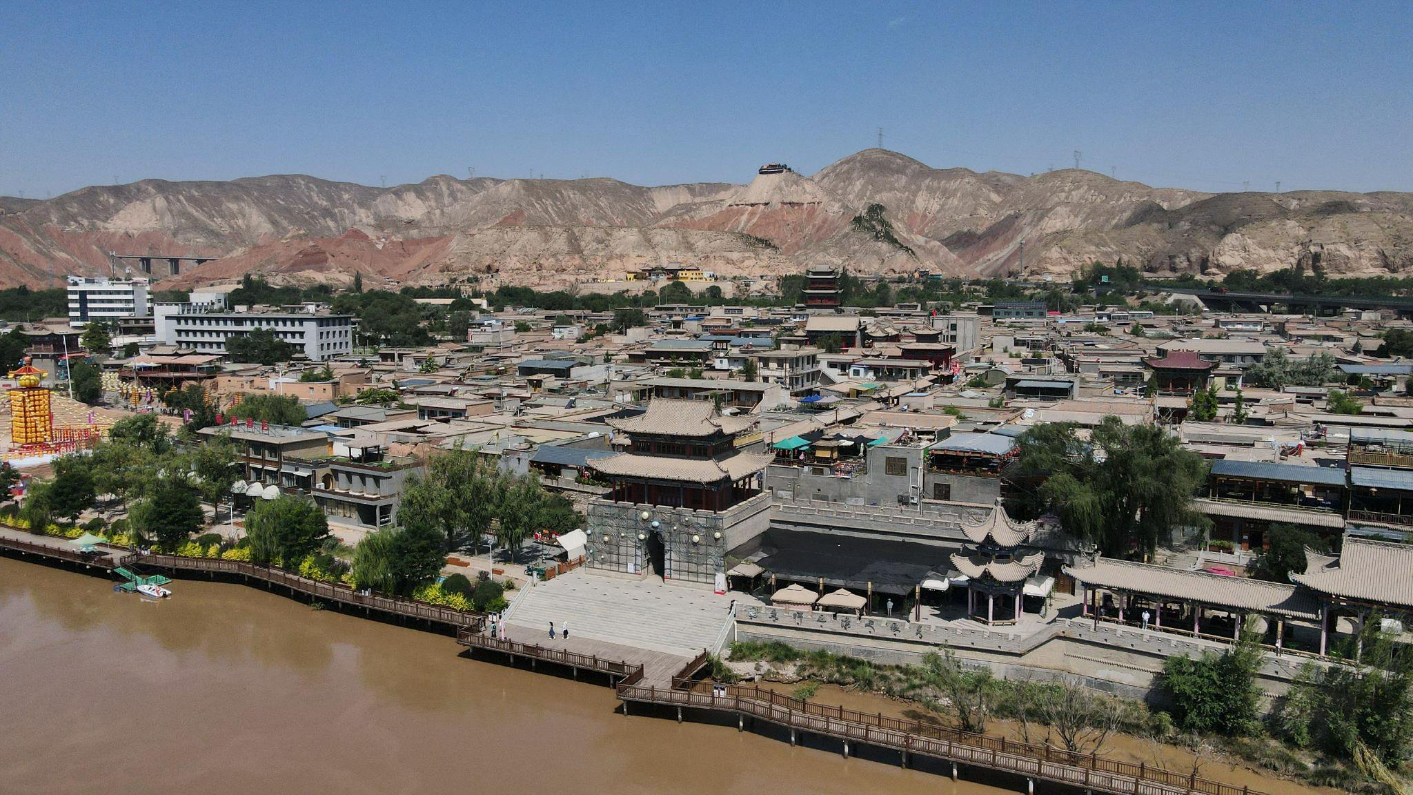 这是位于甘肃省兰州市西固区黄河北岸的河口古镇.