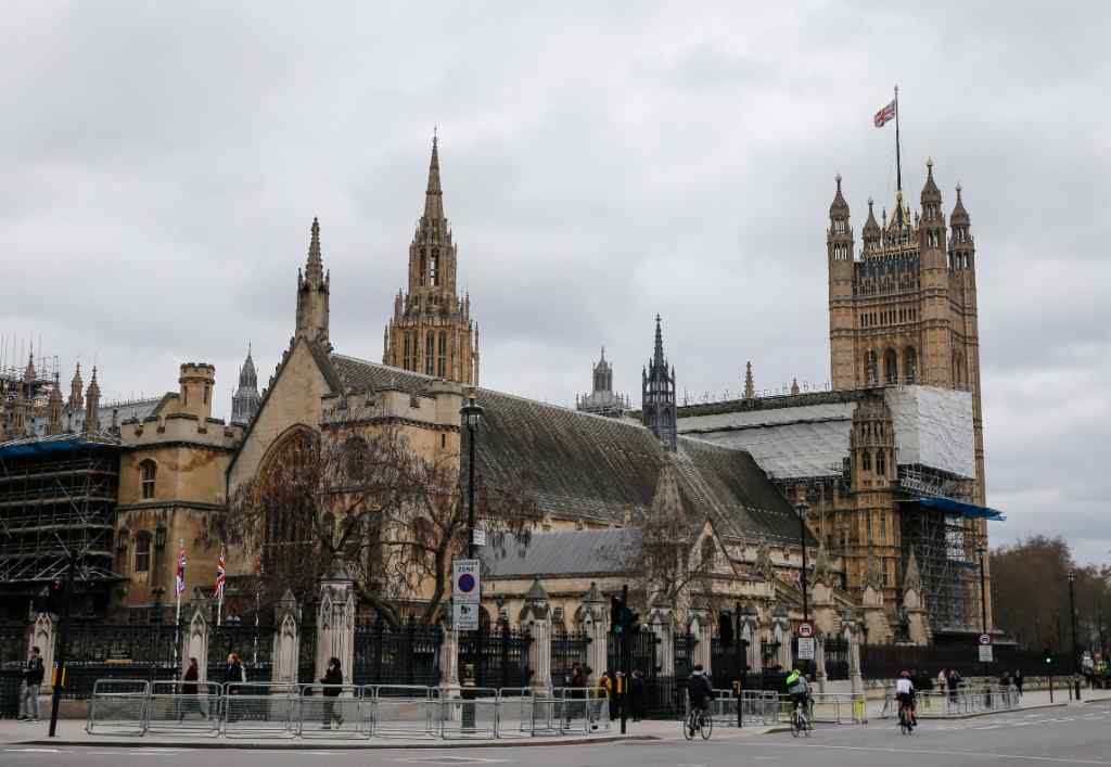 这是2021年3月16日在英国伦敦拍摄的议会大厦外景.新华社记者韩岩摄