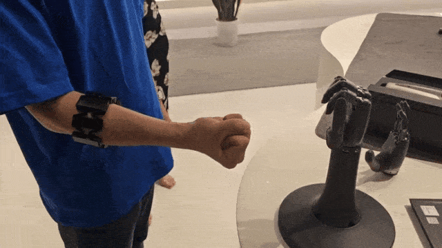 BrainCo强脑科技的智能仿生手