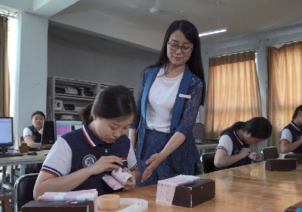 克星！比爾對(duì)位西蒙斯時(shí)六投一中