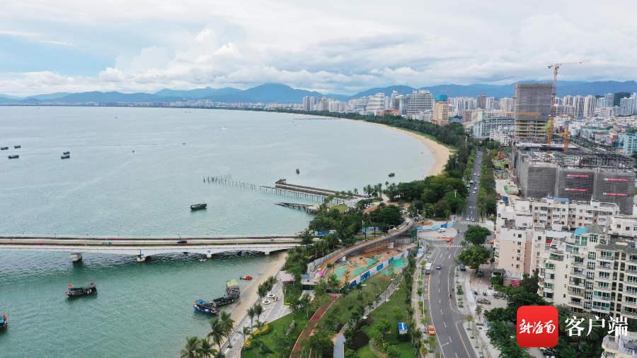 9月18日,航拍三亚中央商务区凤凰岛桥头生态修复工程项目.