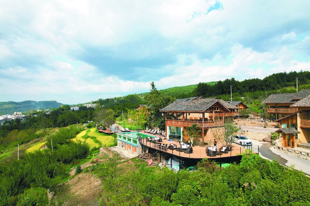 石柱县桥头镇掩映在青山碧水之间,随处皆景.