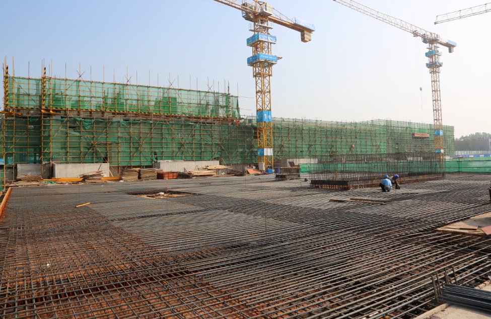 8区车库承台开挖.