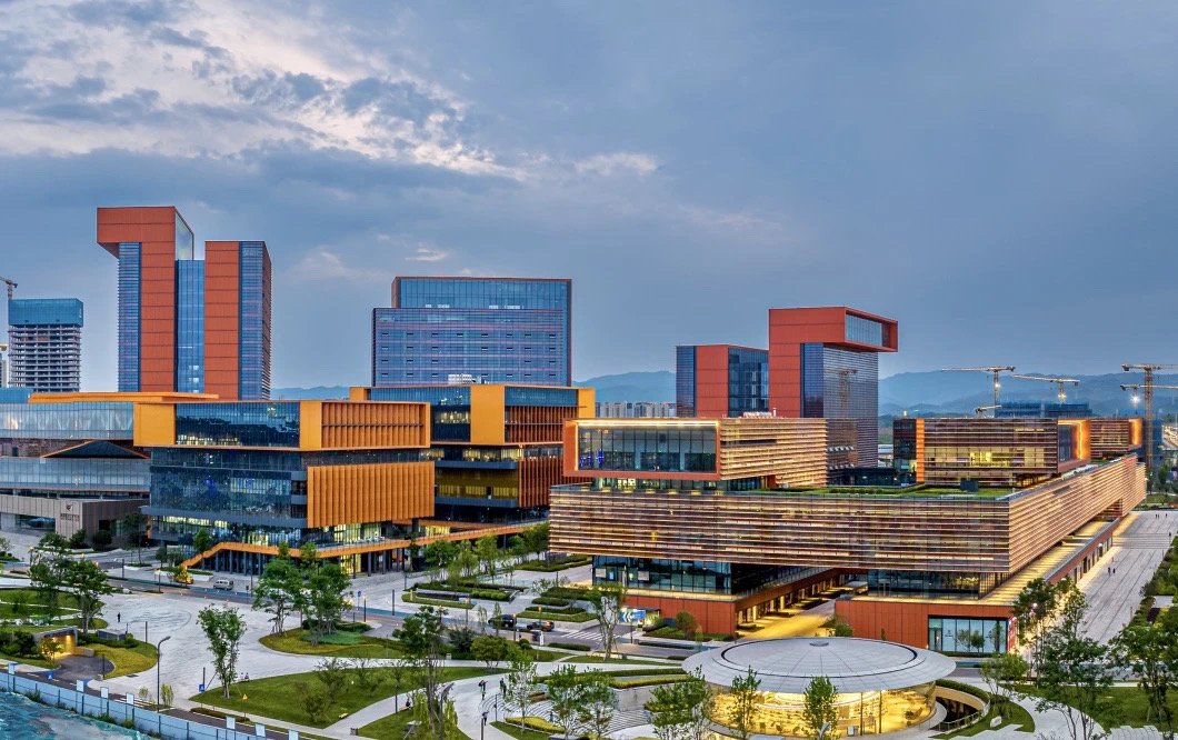 成都东部新区西部金融创新中心全面建成完工