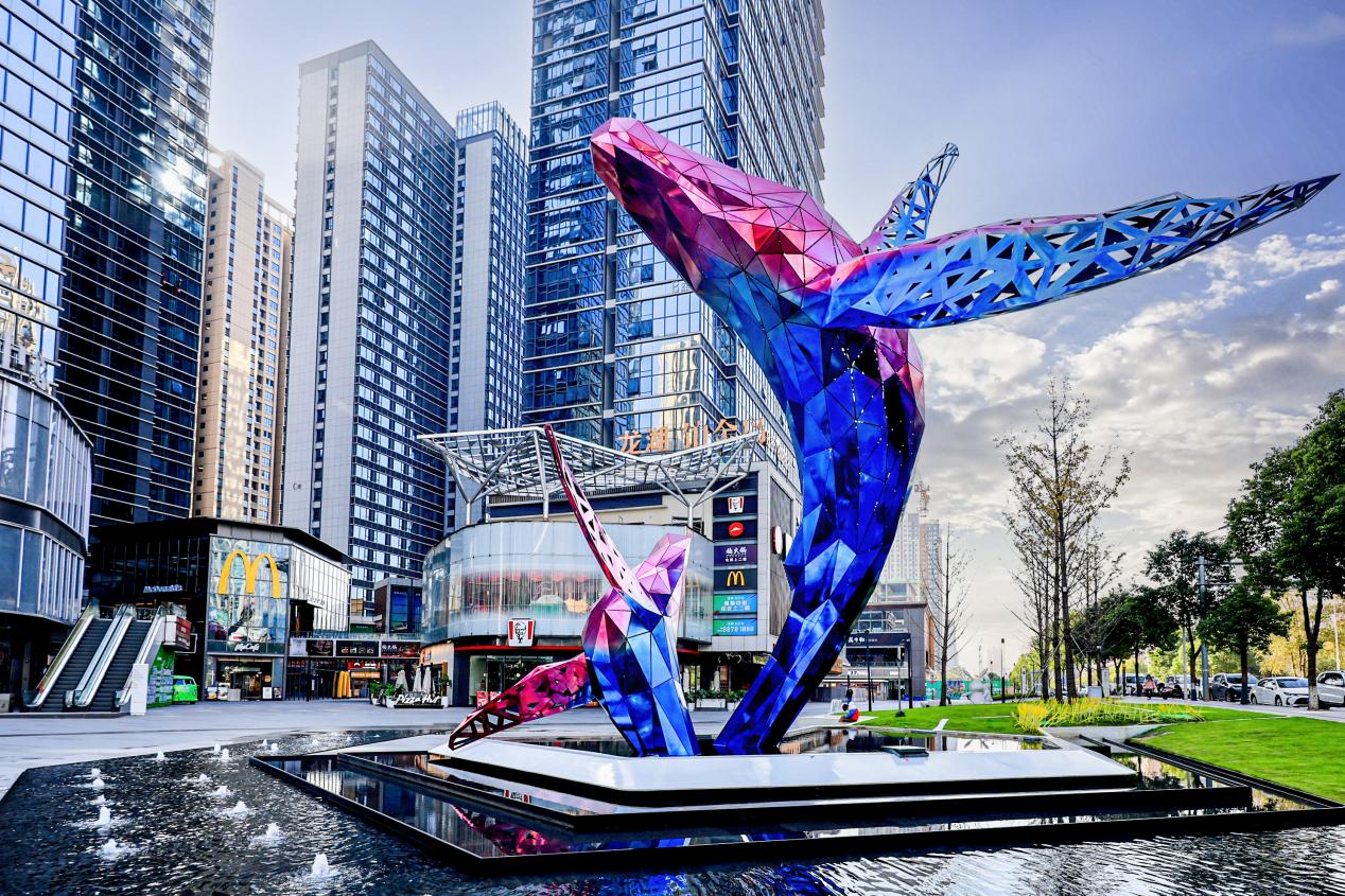 位于长沙滨江金融中心的龙湖铂金岛