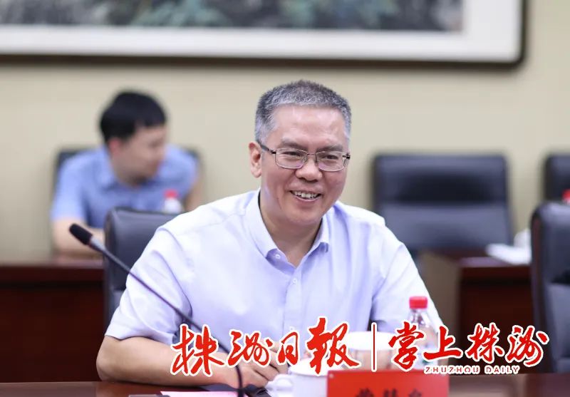 本组图片由 株洲日报记者 易翔/摄9月18日晚,市委书记曹慧泉与来株