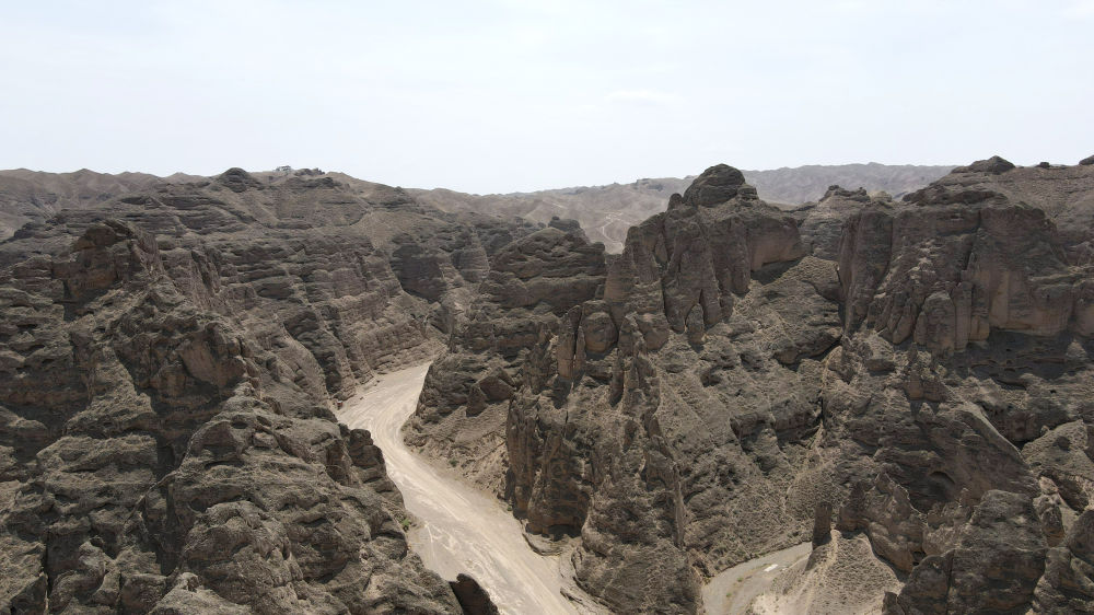 这是位于甘肃省白银市景泰县中泉镇龙湾村的黄河石林景观.